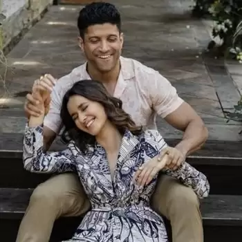 New holiday pictures of Farhan Akhtar and Shibani Dandekar will awaken your wanderlust!