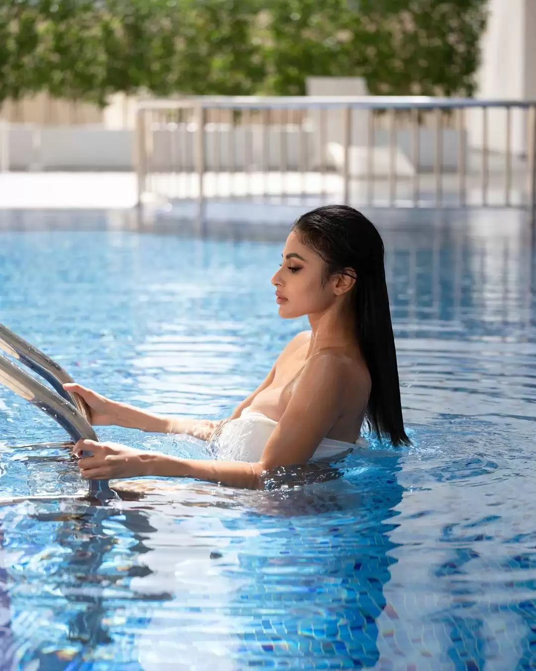Mouni Roy stuns in these sexy photos, check it out!!