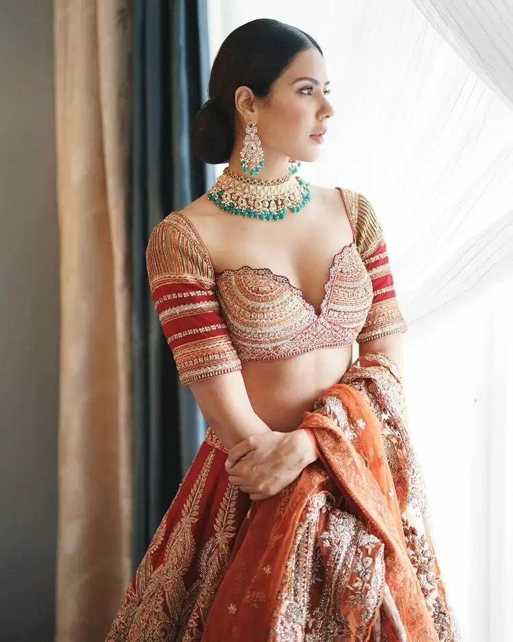 Punjabi Actress Sonam Bajwa Makes Heads In Her Traditional Looks!!