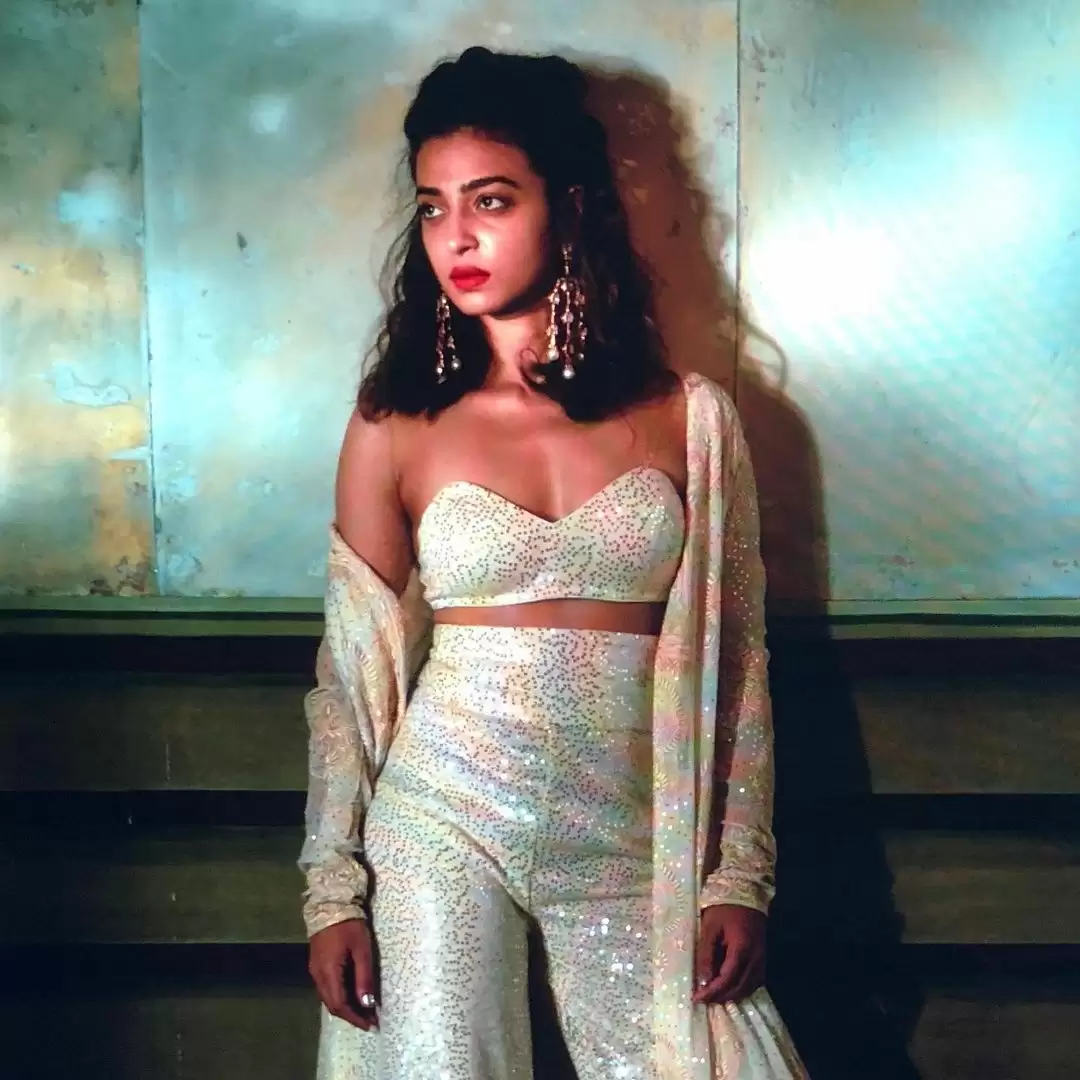 Radhika Apte Shares Breathtaking Pictures, Check Out Her Sexiest Pictures !!