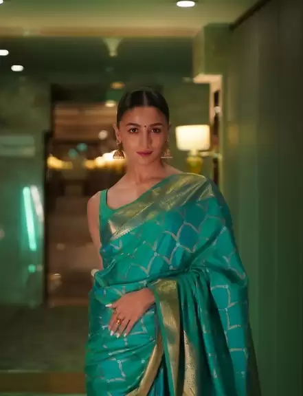 Checkout The Gorgeous Pictures of Alia Bhatt in Traditional Outfit