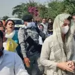 Rahul, Priyanka start foot-march to Hathras after convoy stopped enroute