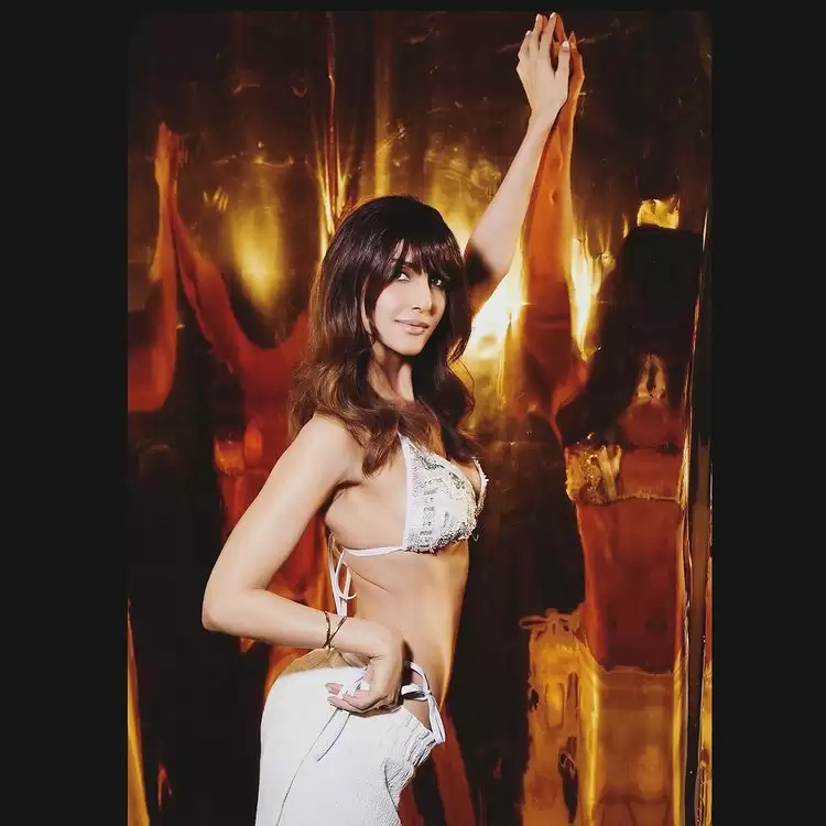 Vaani Kapoor Is Setting Internet On Fire , Take a look!!
