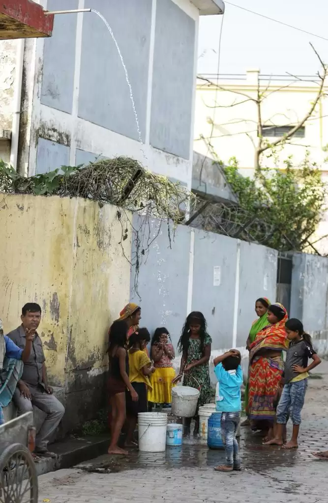 Slum residents suffer water shortage in Gulala Ghat