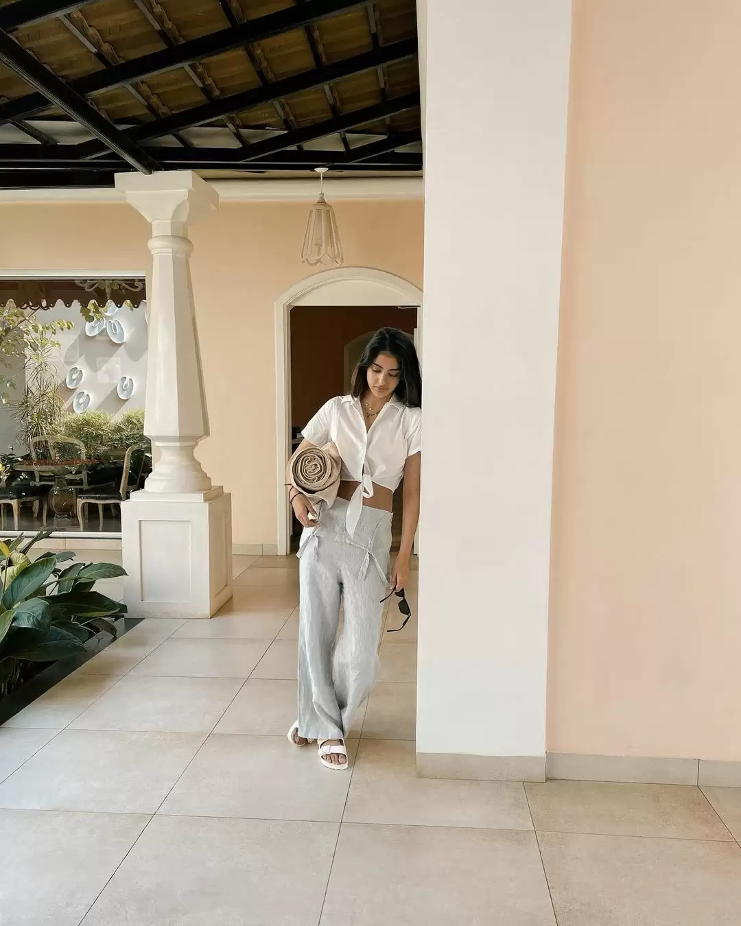 Amitabh Bachchan’s granddaughter Navya Naveli Nanda raises temperatures with her alluring pictures.