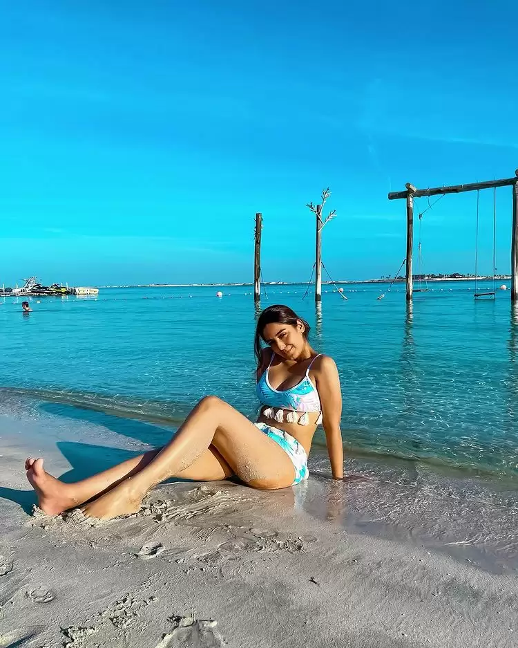 Srishty Rode Teases Fans With Her Sexy Pictures