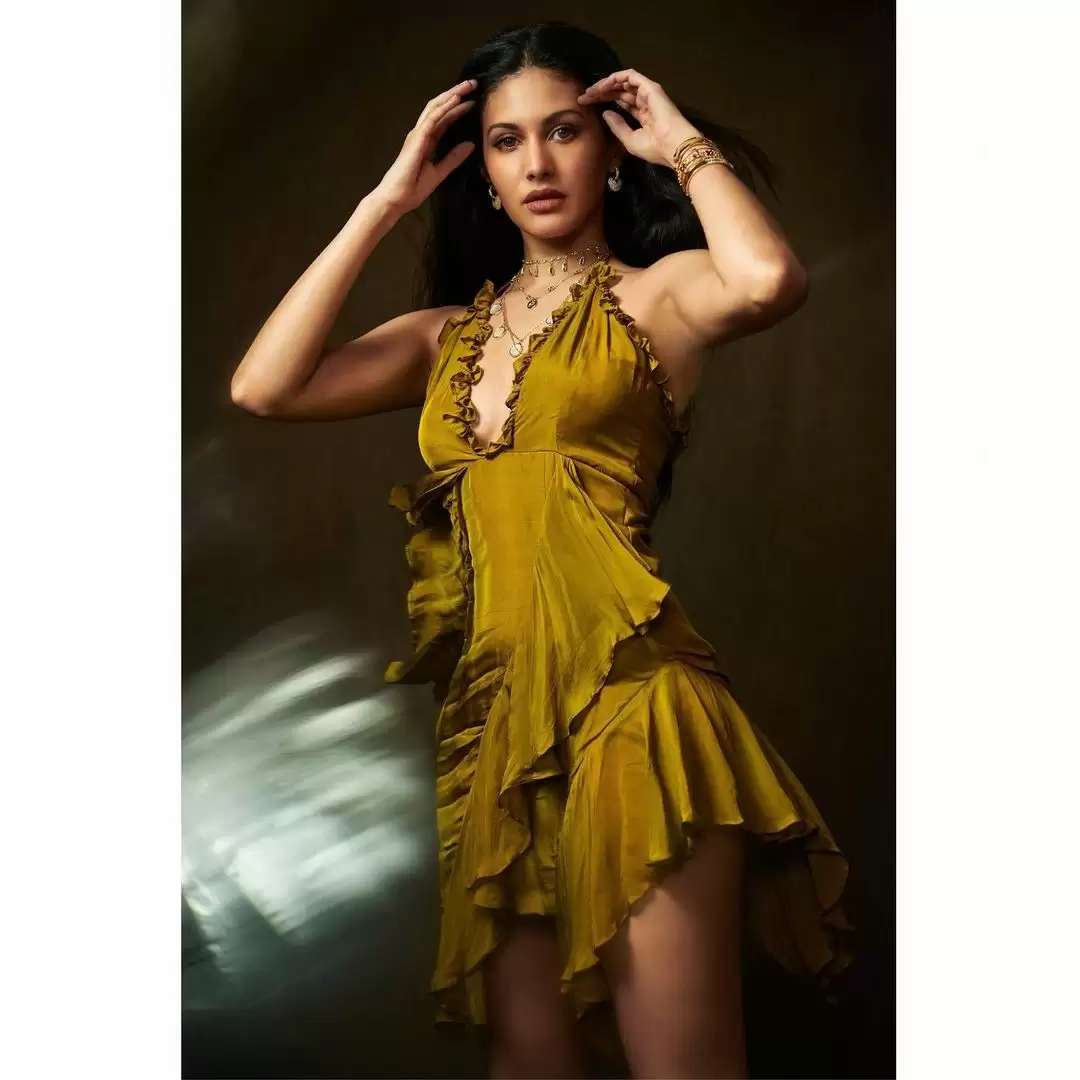 Amyra Dastur Sets Internet On Fire, See The Diva’s Sexy Pictures