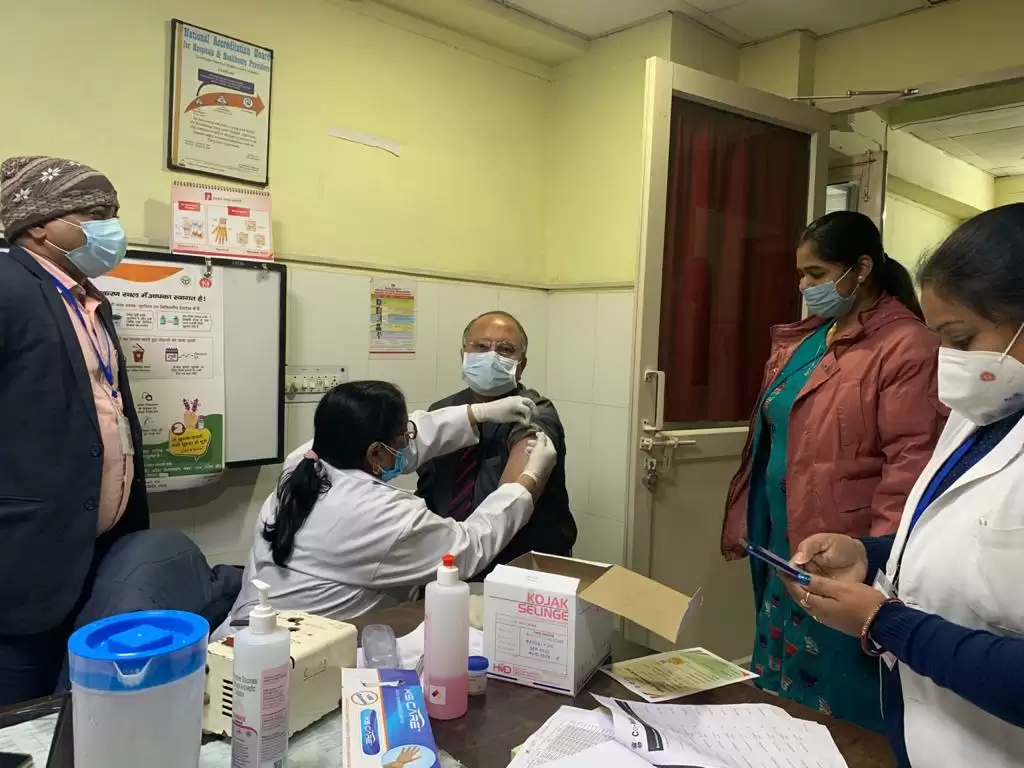 Corona vaccination campaign started in Meerut with enthusiasm