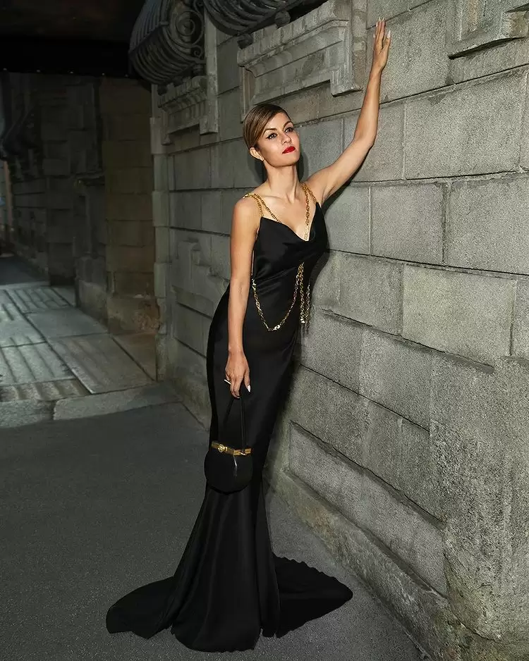 Natasha Poonawalla Flaunts Her Sexy Body, See Her Pictures!!