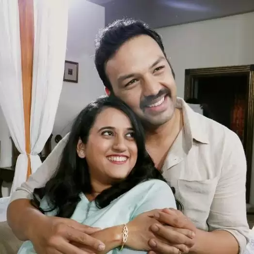 Sriranjani & Amith celebrate the birth of their child with a #NewMomGift
