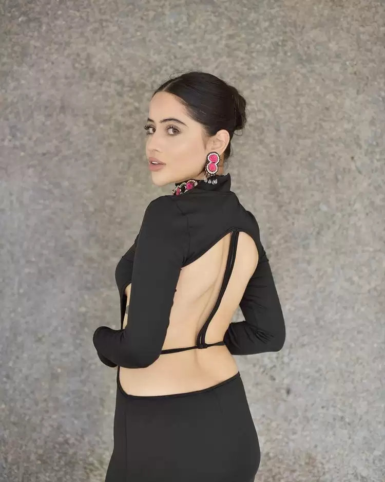 Urfi Javed Hot Pictures, You can’t give a miss!