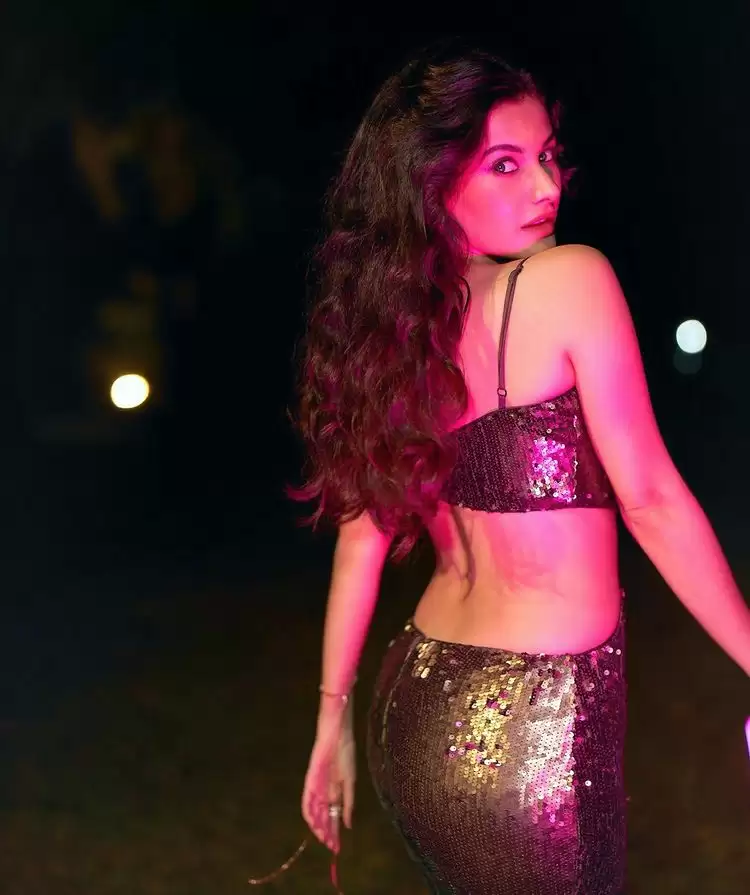Breathtaking Pictures Of Amyra Dastur, See Here!!