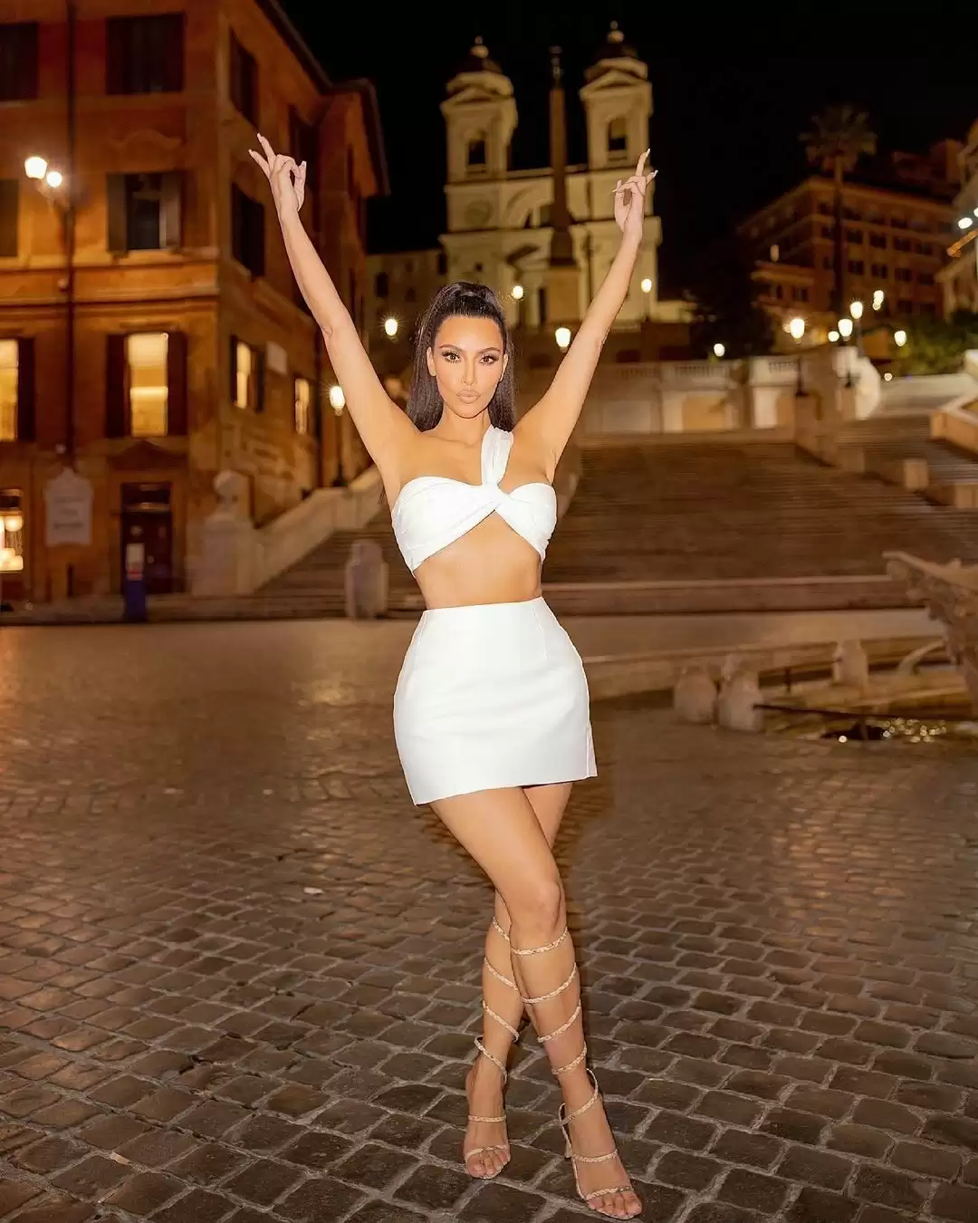 Kim Kardashian teases fans with her glamorous bikini pictures