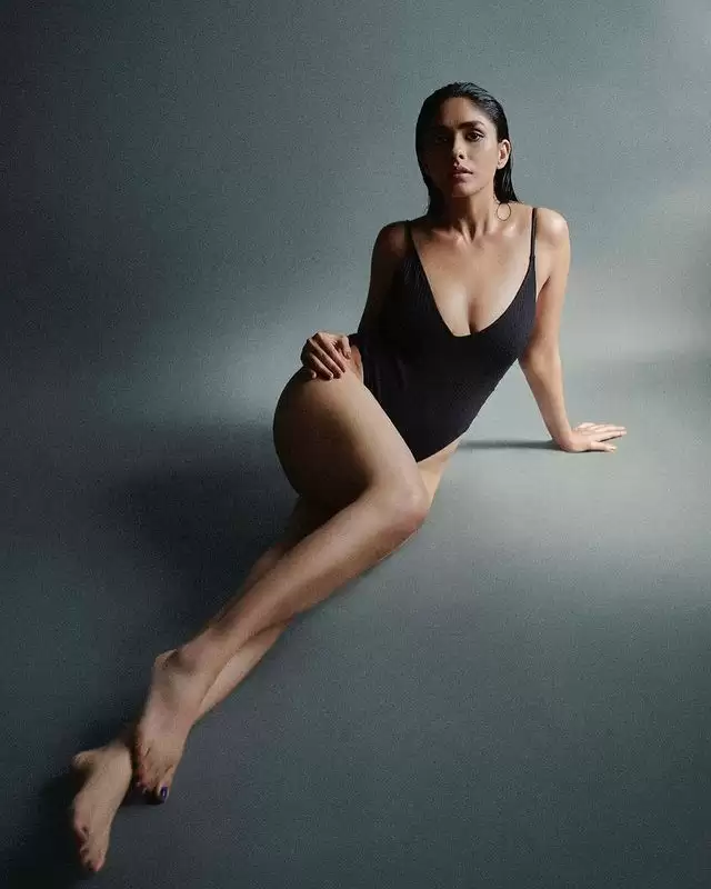 Mrunal Thakur Oozes Hotness, See Her Sexiest Pictures