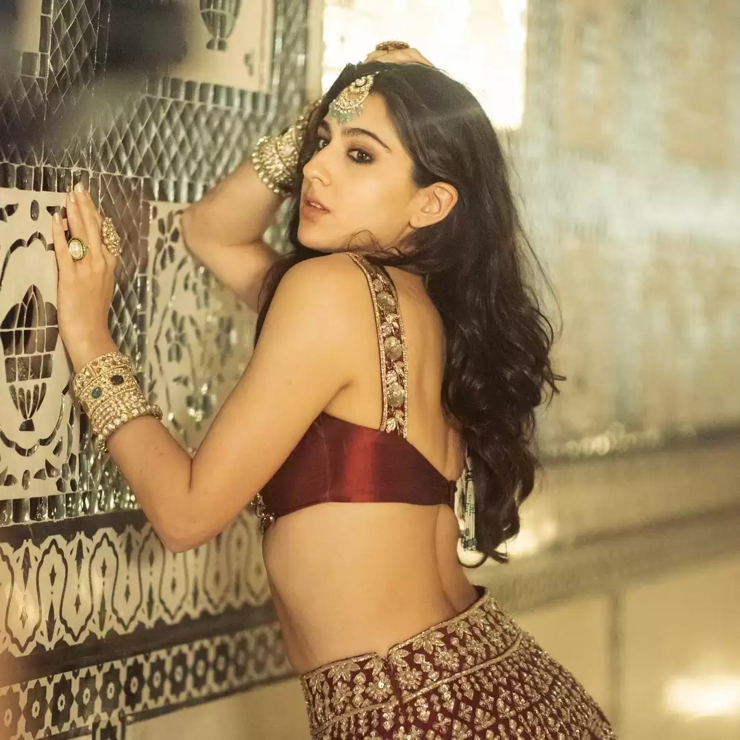 Sara Ali Khan teases fans with her glamorous pictures.