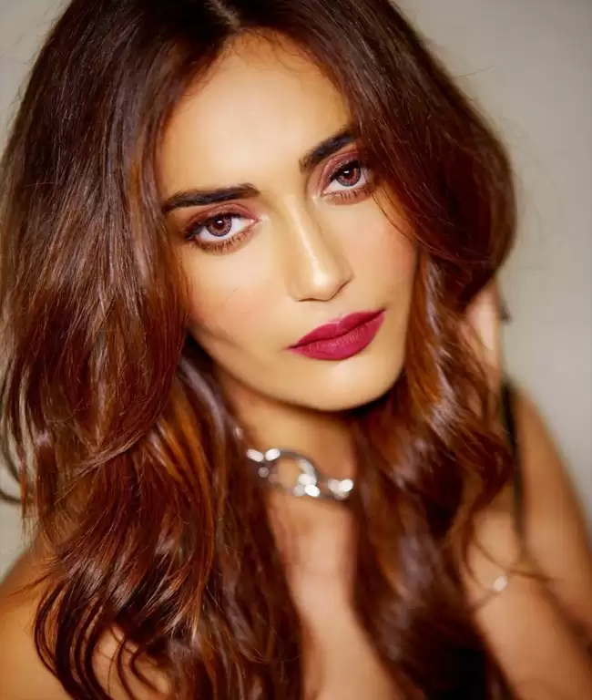 Surbhi Jyoti fire the Internet with her glamorous pictures.