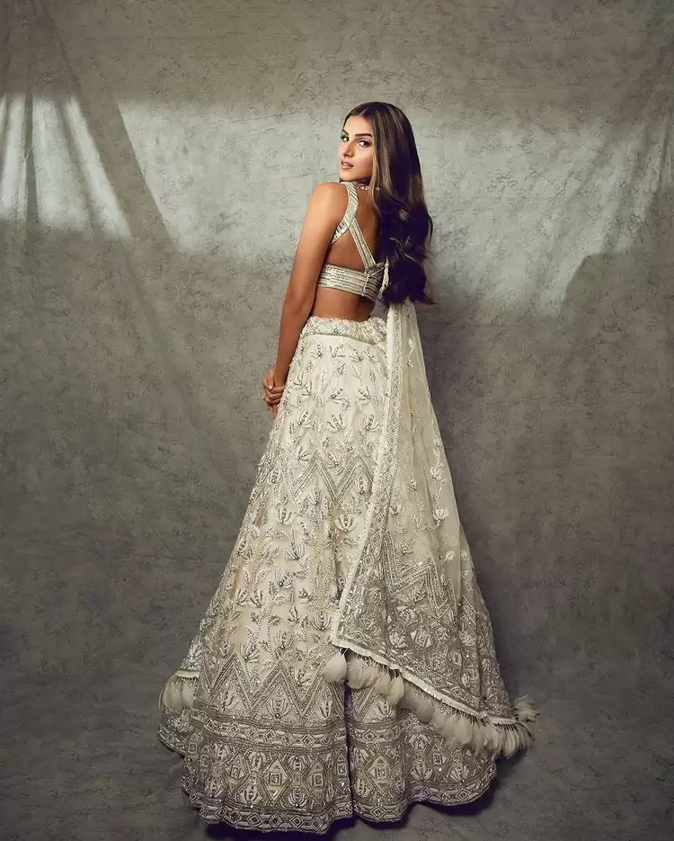  Tara Sutaria Hot Pictures