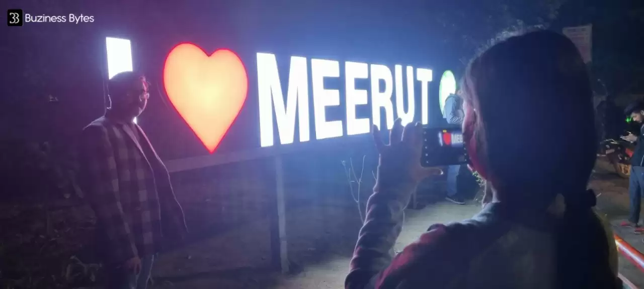 People Click Selfies and Show Love for the City With the “I Love Meerut” Sign