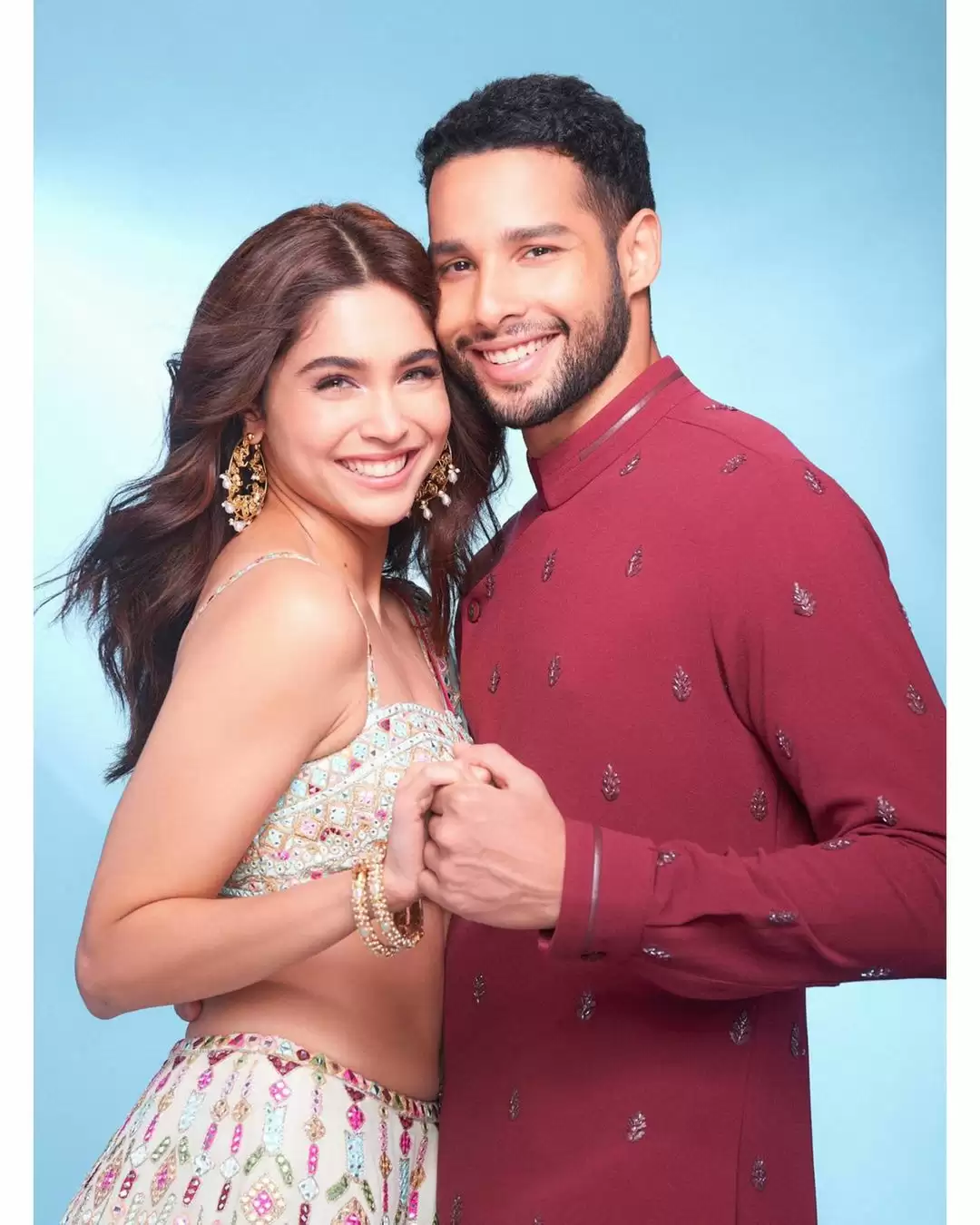Sharvari Looks Sexy, See Her Sexy Pictures With Siddhant Chaturvedi
