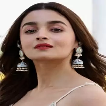 Alia collaborates with her Dear Zindagi film’s art director to design new office space