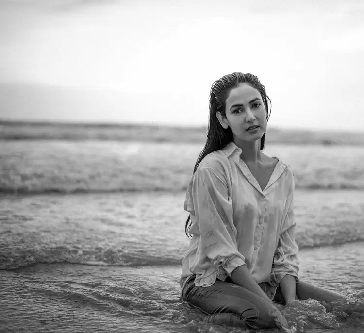 Sonal Chauhan Flaunts Uber-hot Body, See Her Sexiest Beach Pictures