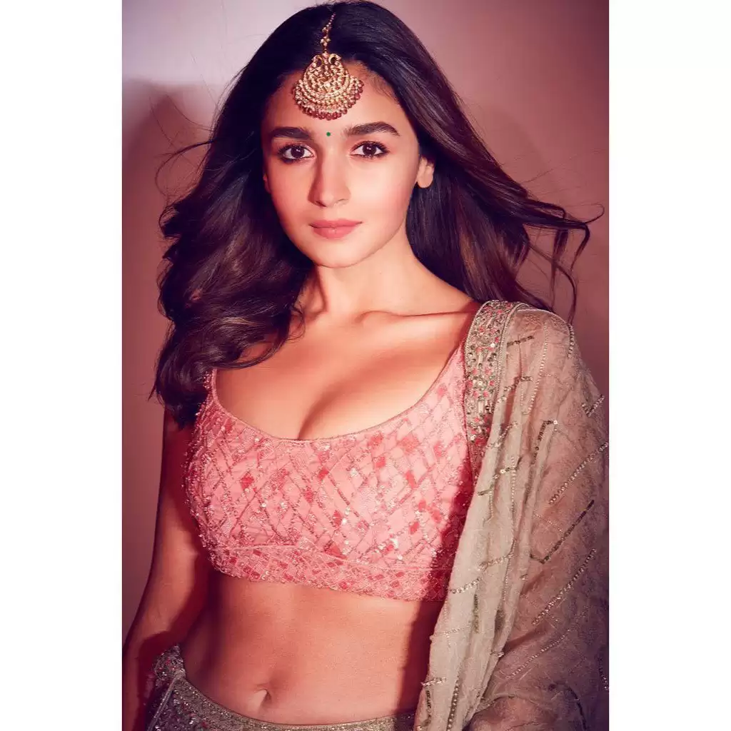Alia Bhatt Sets Major Bridesmaid Fashion Goals, Take A Look At Her Sexy Ethnic Outfits