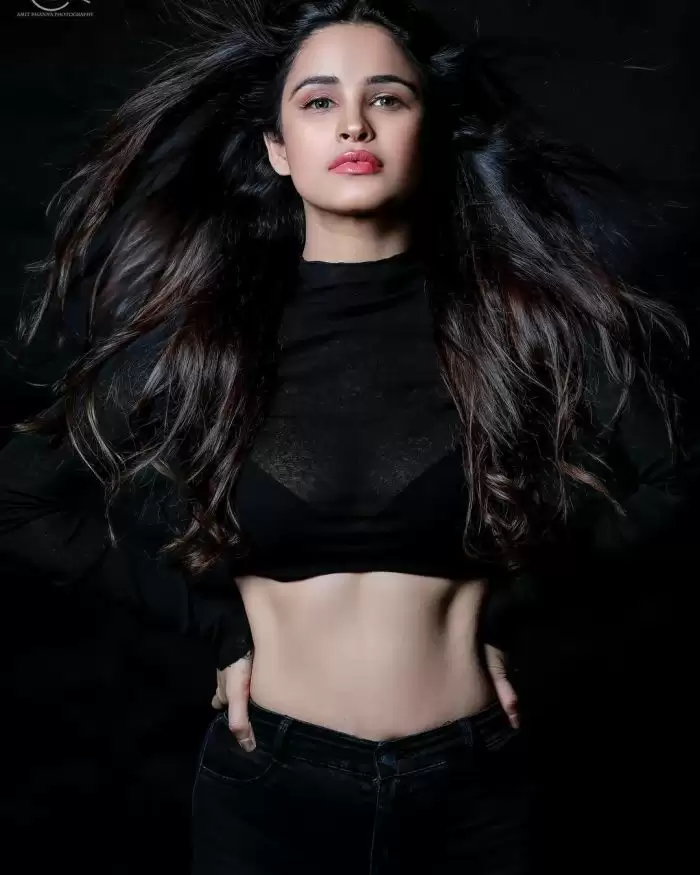 Gorgeous pictures of cute actress Chetna Pande, you can’t miss.
