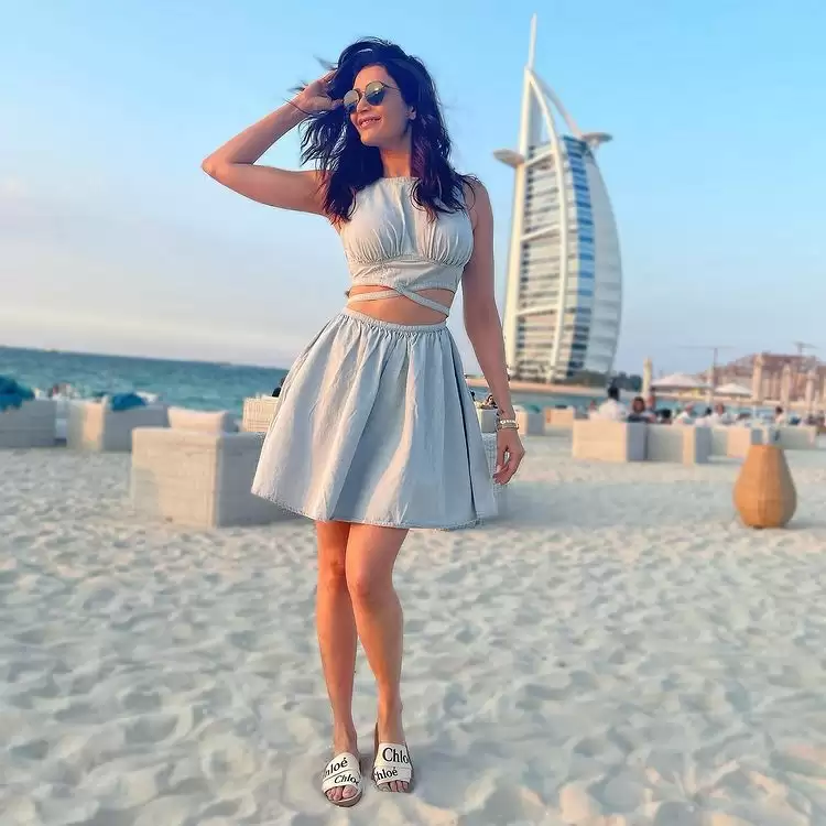 Karishma Tanna Is A Sight To Behold, See Her Sexiest Looks