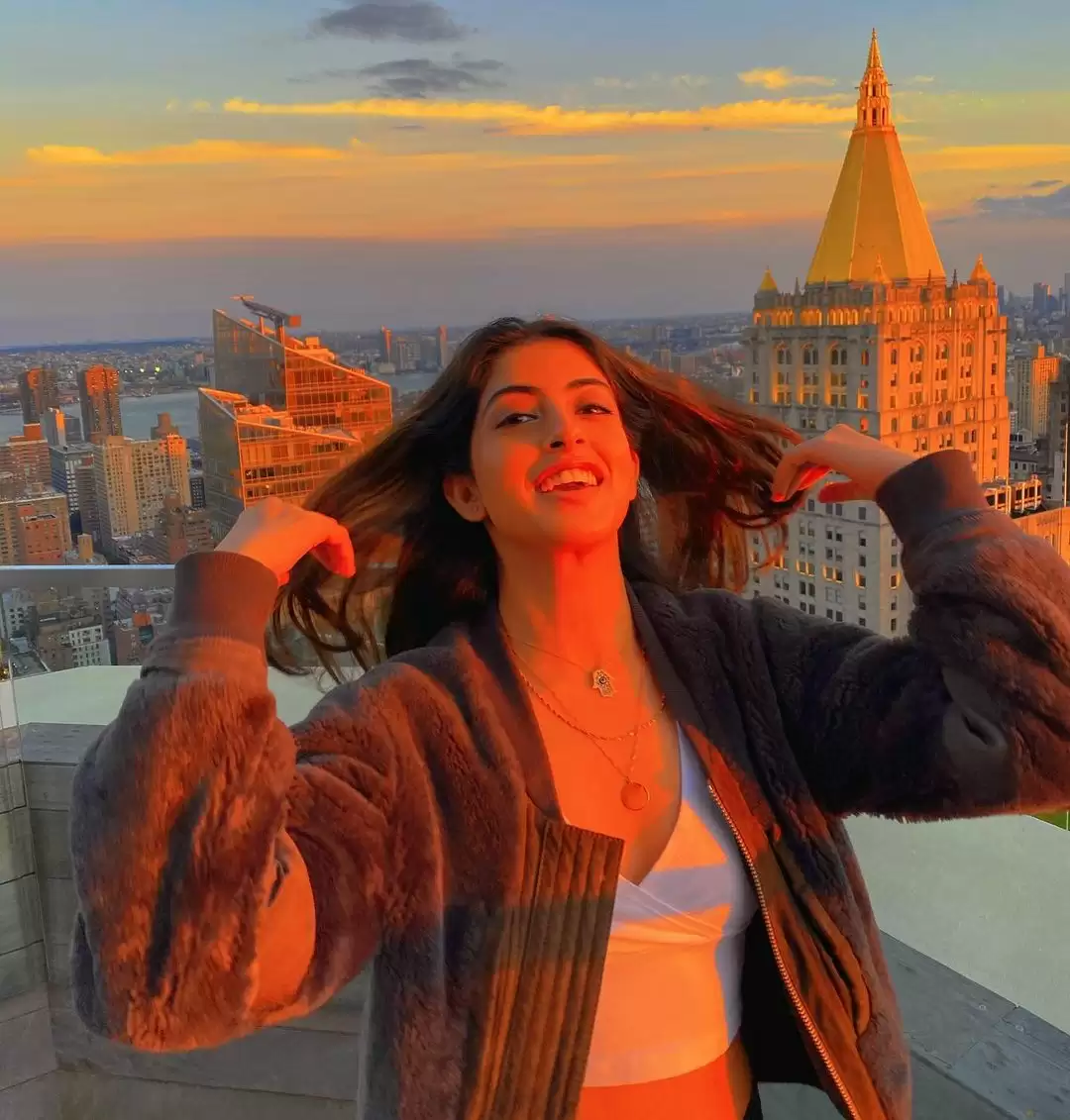 Amitabh Bachchan’s granddaughter Navya Naveli Nanda raises temperatures with her alluring pictures.