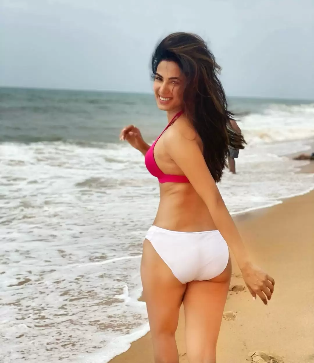 Jannat Actress Sonal Chauhan raising the temperature with her glamorous pictures