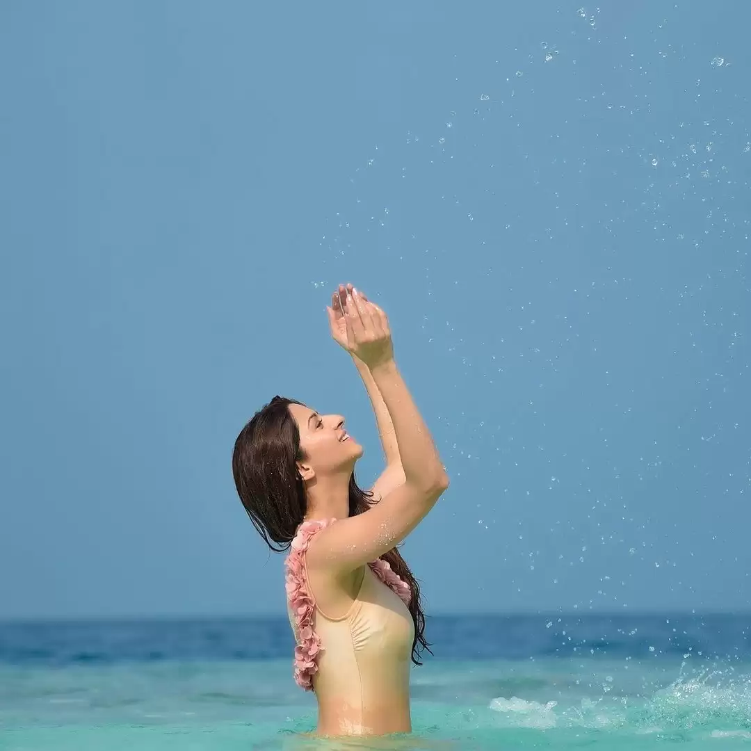 South Star Vedhika Kumar teases fans with her holiday pictures