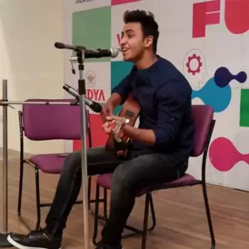 Youtuber Kushagra Thakur has displayed his impeccable and versatile singing talent at vidya knowledge park.