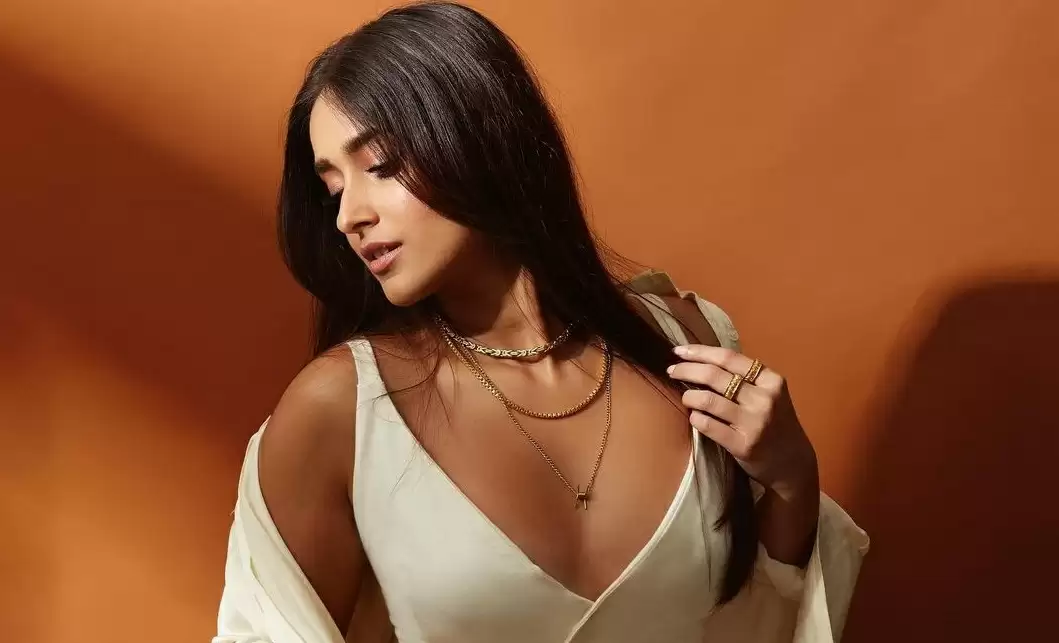 Ileana D’Cruz’s bewitching pictures take the internet by storm