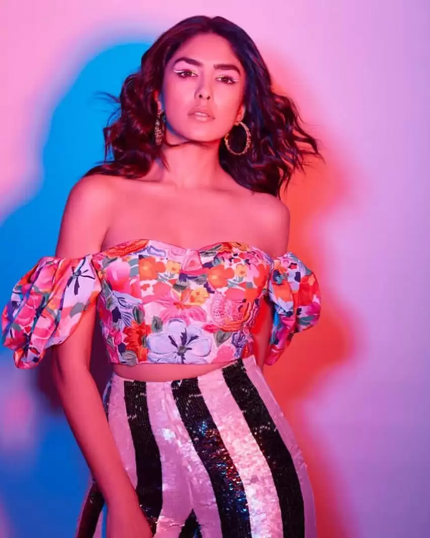 Mrunal Thakur Rocks In Her New Photoshoot, Check out Her Hot Pictures !!