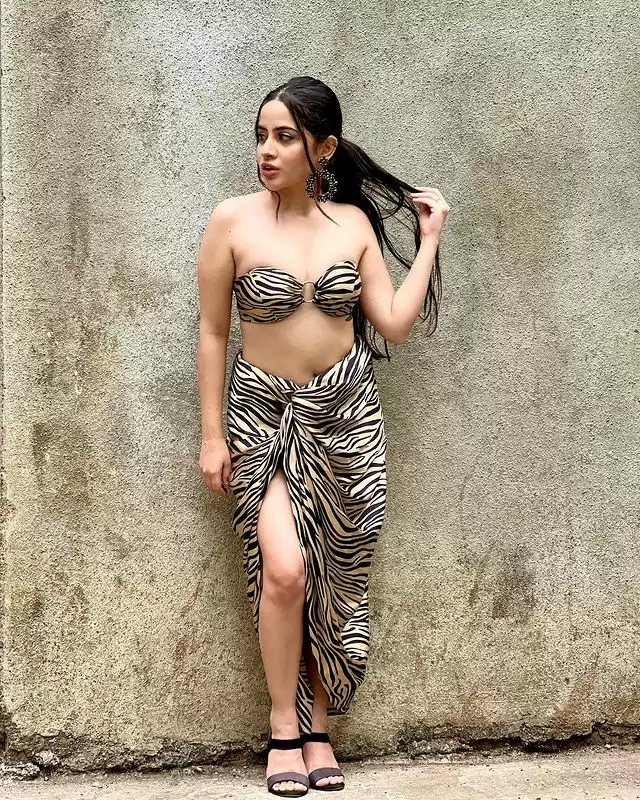 Urfi Javed Flaunts Uber-hot Body, Check Out Her Sexiest Looks