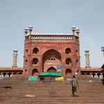 Closed mosques silent markets, first Roza passed amid lockdown