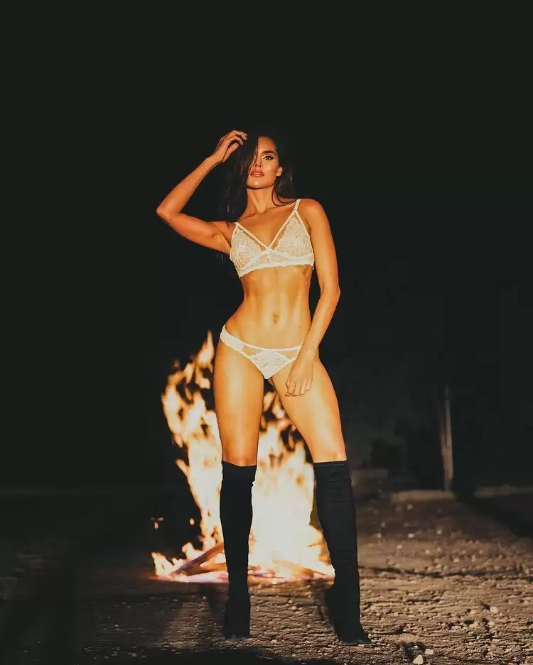 Nathalia Kaur Turns Up The Heat, Check Out Her Sexiest Looks!