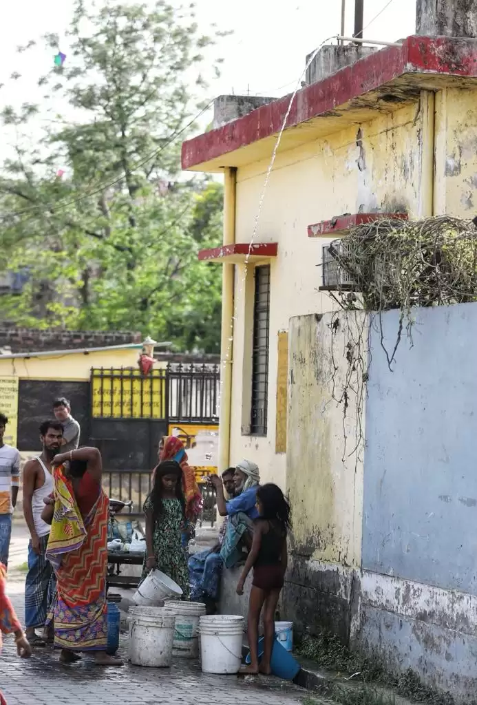 Slum residents suffer water shortage in Gulala Ghat