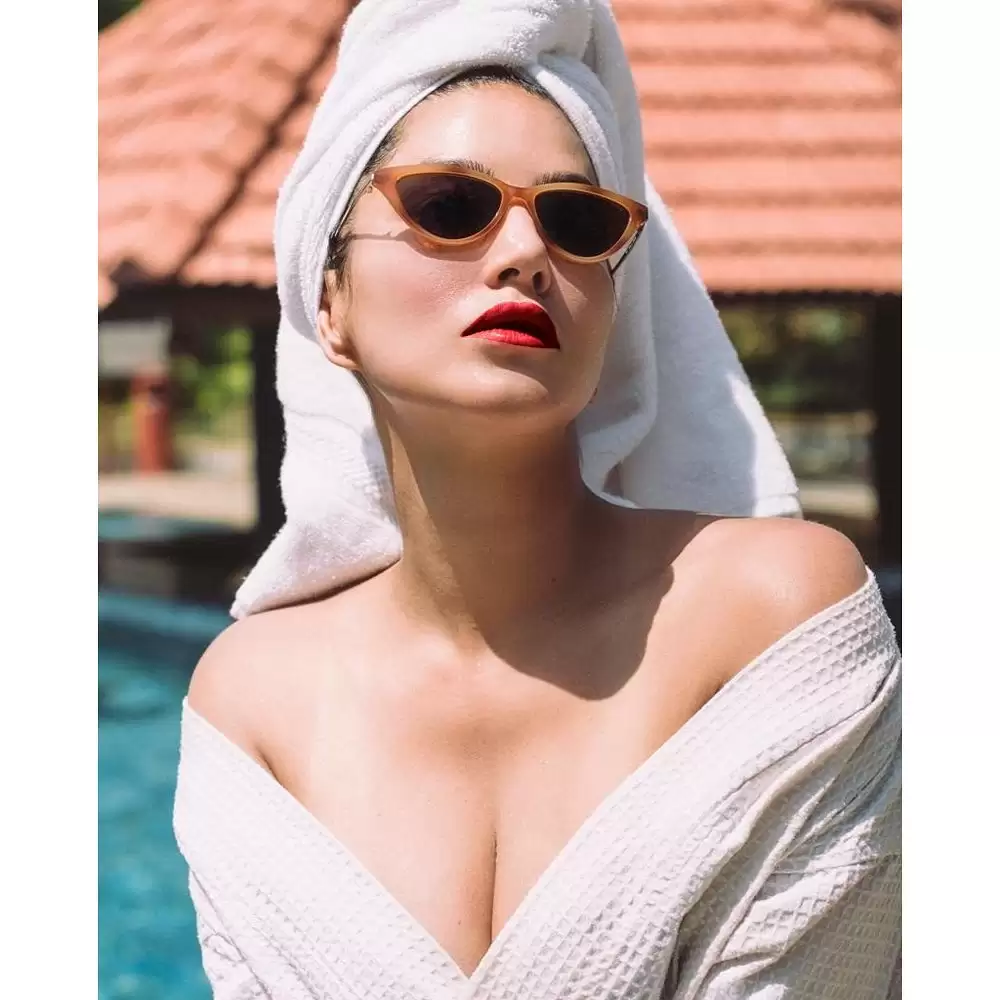 Sunny Leone takes the internet by storm with her pool pictures.