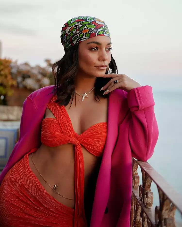 Vanessa Hudgens Flaunts Curvaceous Body, Check Out Her!!
