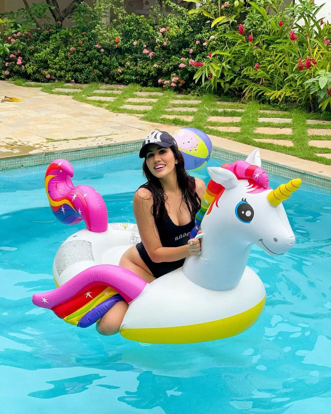 Sonnalli Seygall sweeps the internet with her bewitching pictures