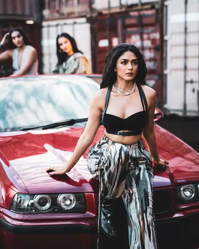 Mrunal Thakur Oozes Hotness, See Her Sexiest Pictures