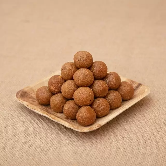 Make laddoos with leftover roti (Roti Ke Ladoo), Quick, and Easy Recipe!