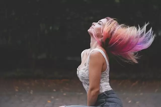 Bursts the Myths of Hair Colouring and knows the facts.