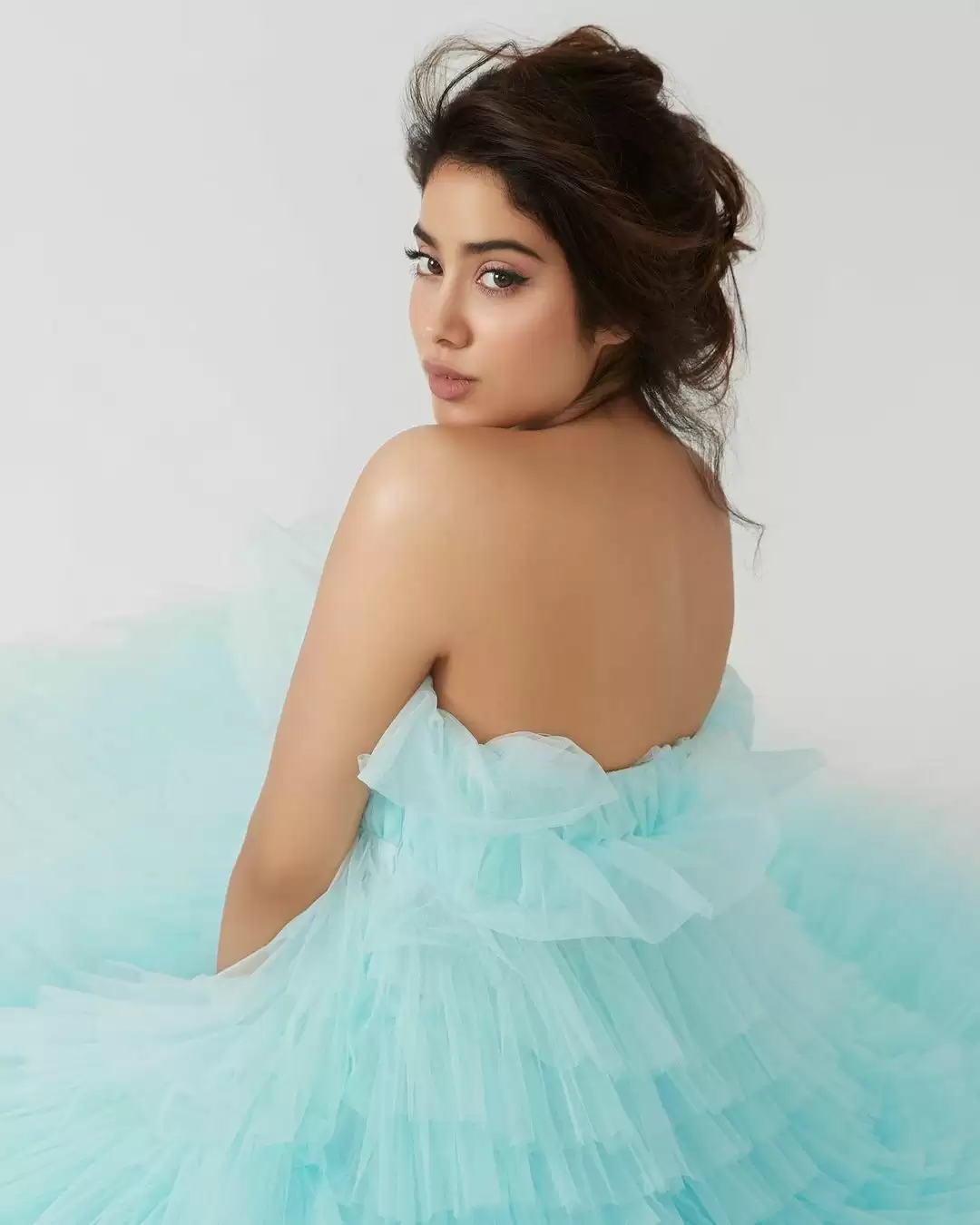 Janhvi Kapoor’s jaw-dropping looks will leave you asking for more!