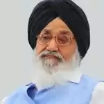 Parkash Singh Badal returns Padma Vibhushan in protest against farm laws