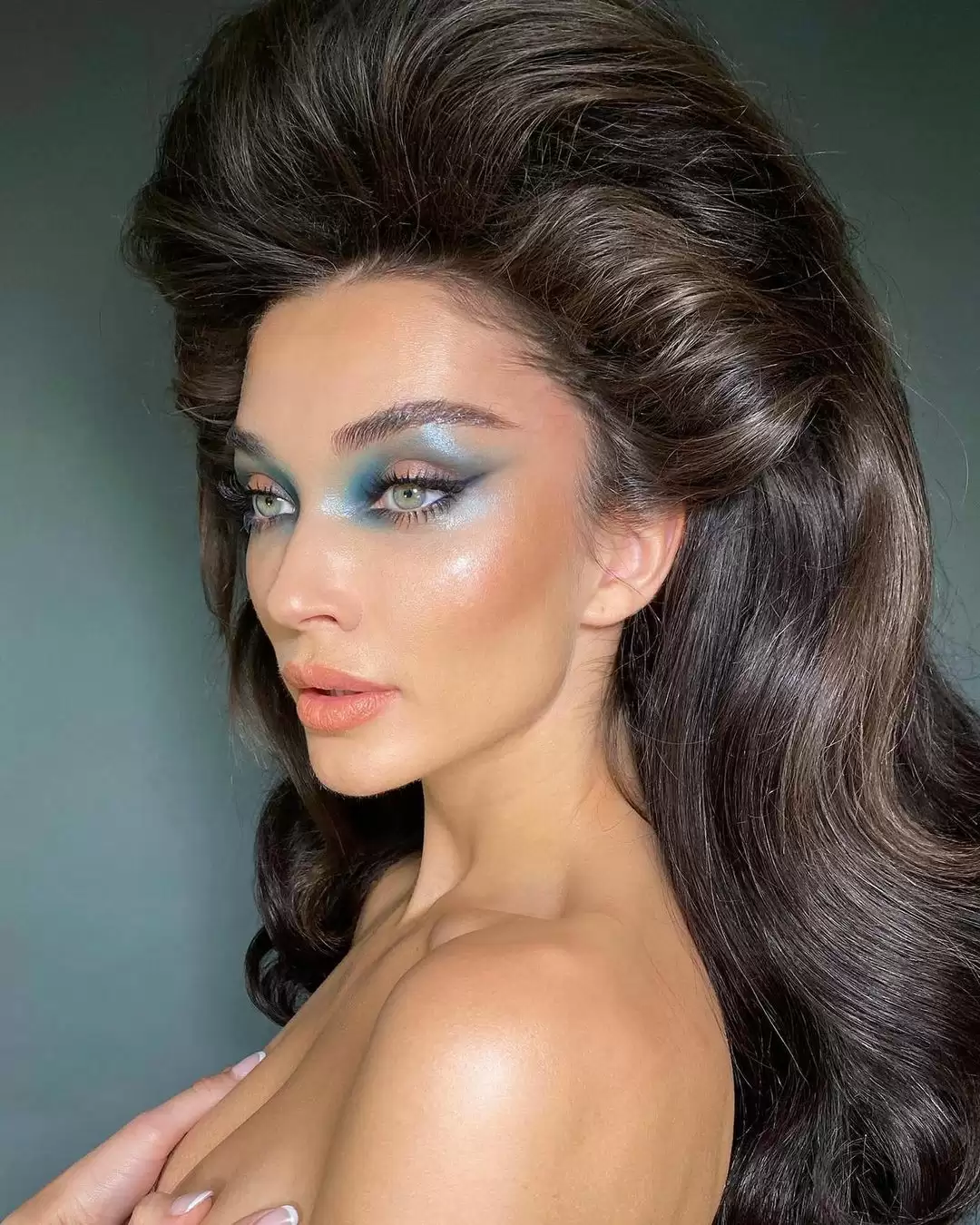 Amy Jackson fired the Internet with her stunning pictures.