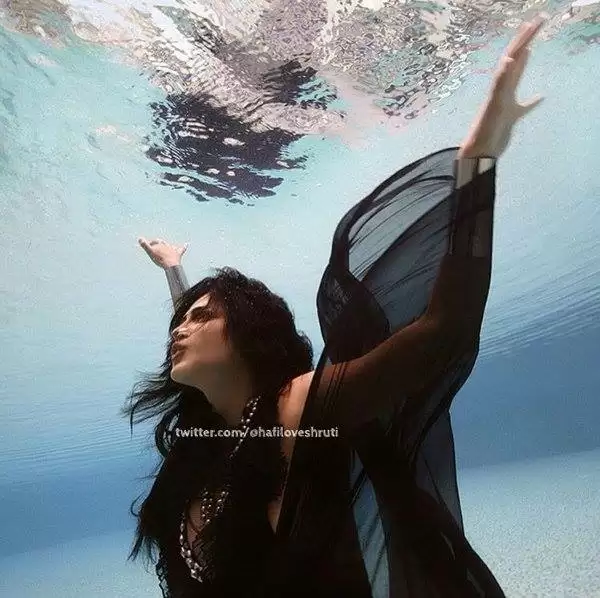 Shruti Haasan glamorous photoshoot pictures go viral