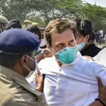 Rahul, Priyanka arrested on their way to Hathras