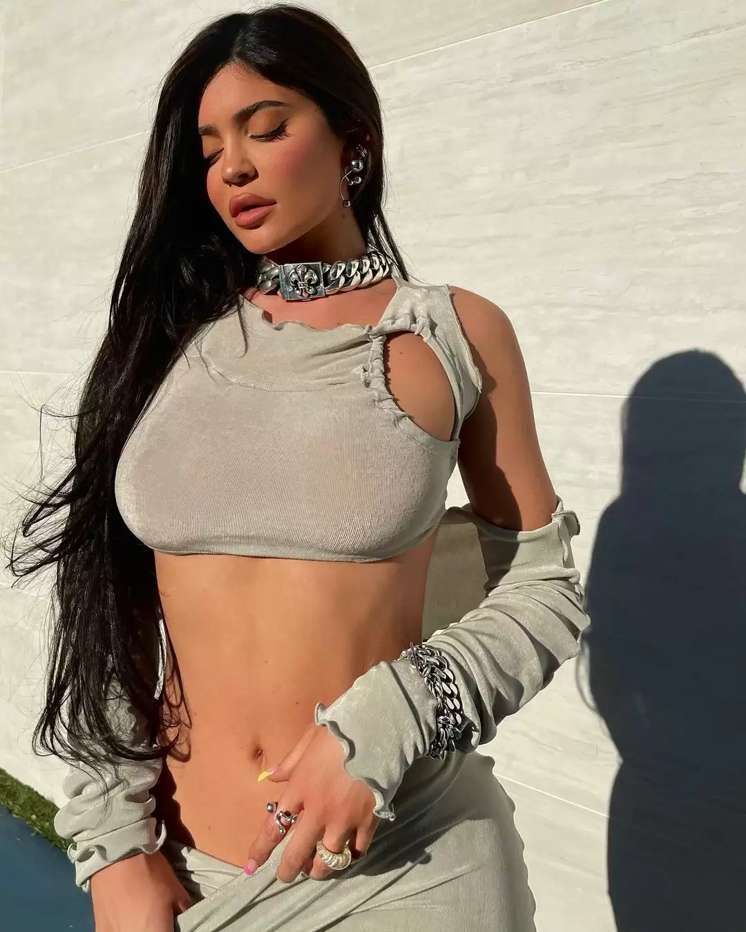 Kylie Jenner, ‘The Youngest Self-Made Billionaire Ever’ shakes up the internet!